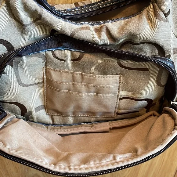 Women’s Handbag - Picture 4 of 8